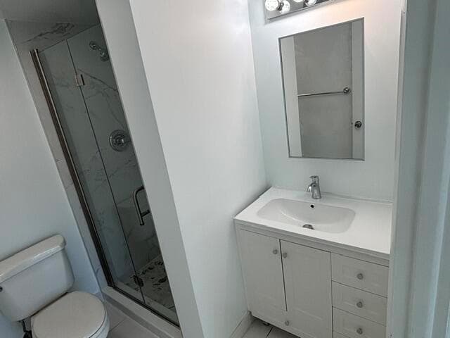 2860 NE 14TH ST Street 404D photo 3
