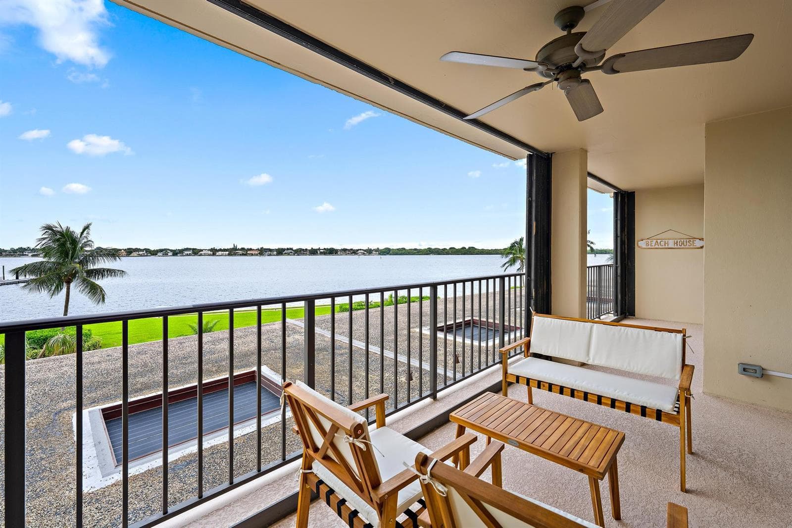 134 LAKESHORE Drive 316 photo 23