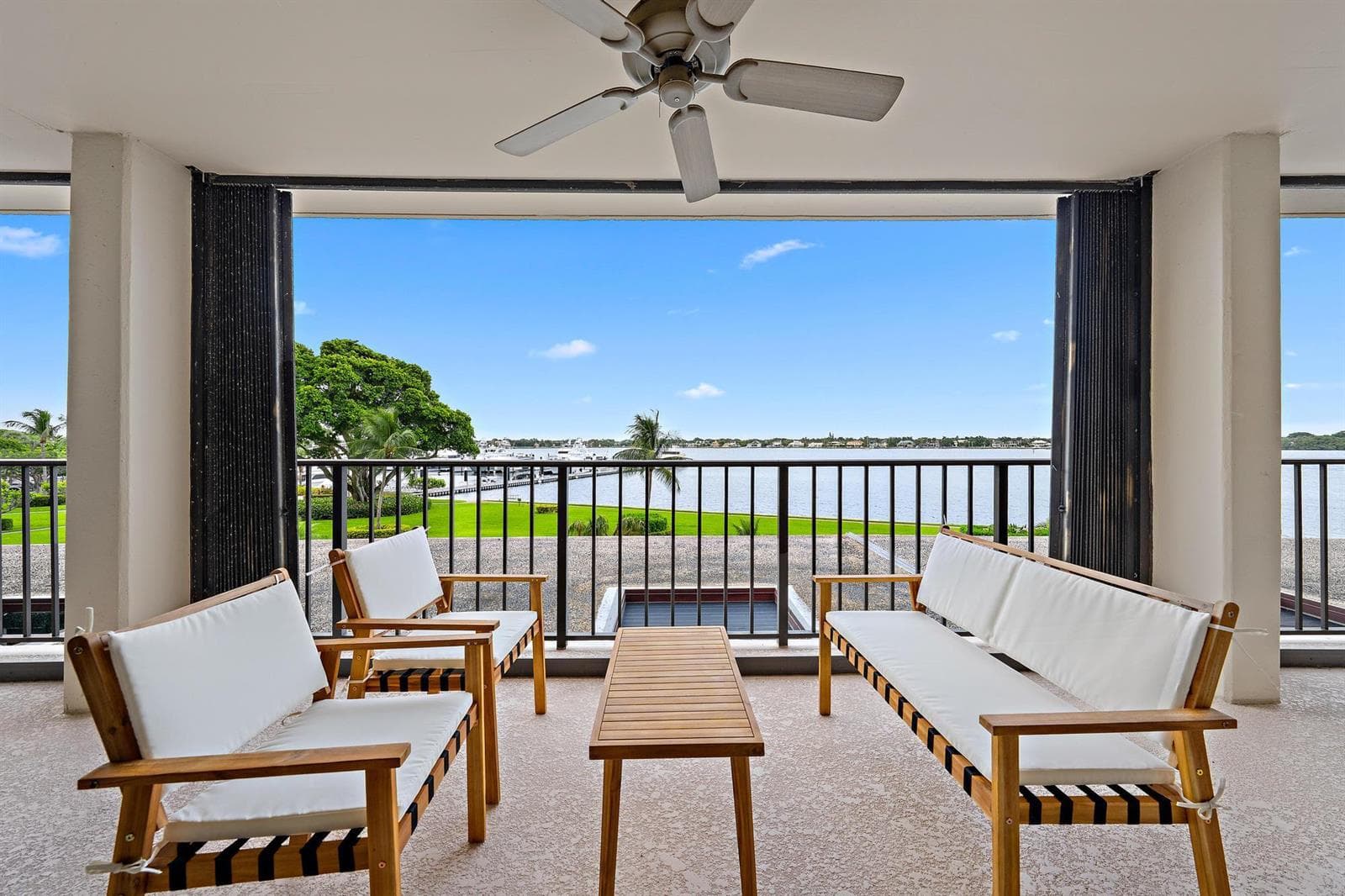134 LAKESHORE Drive 316 photo 22