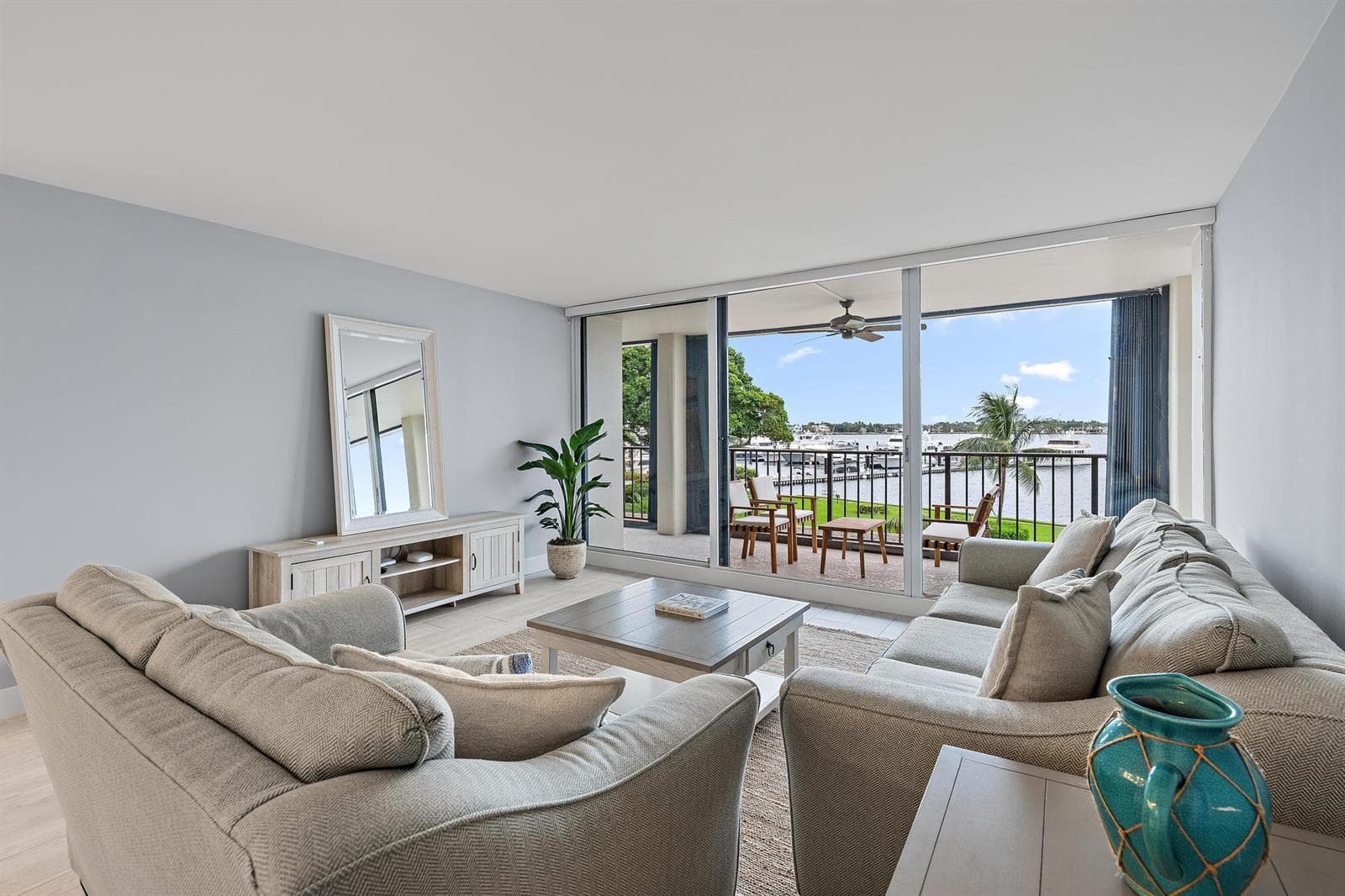 134 LAKESHORE Drive 316 photo 10