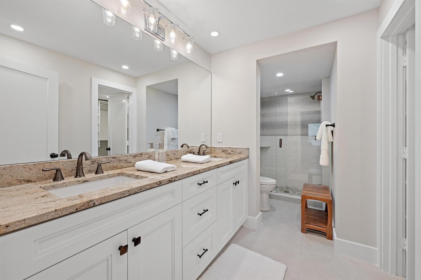 134 LAKESHORE Drive 316 photo 15
