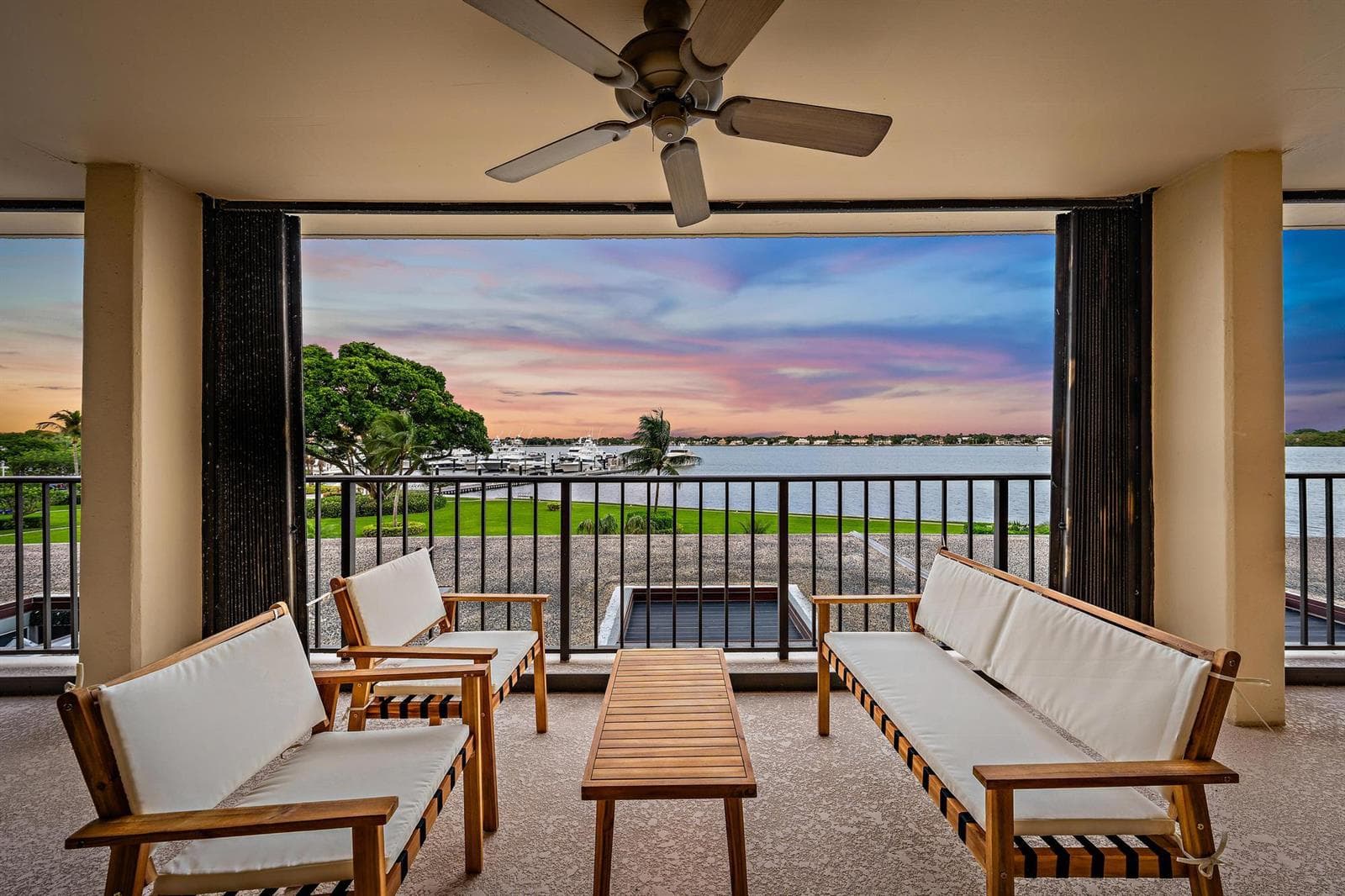 134 LAKESHORE Drive 316 photo 4
