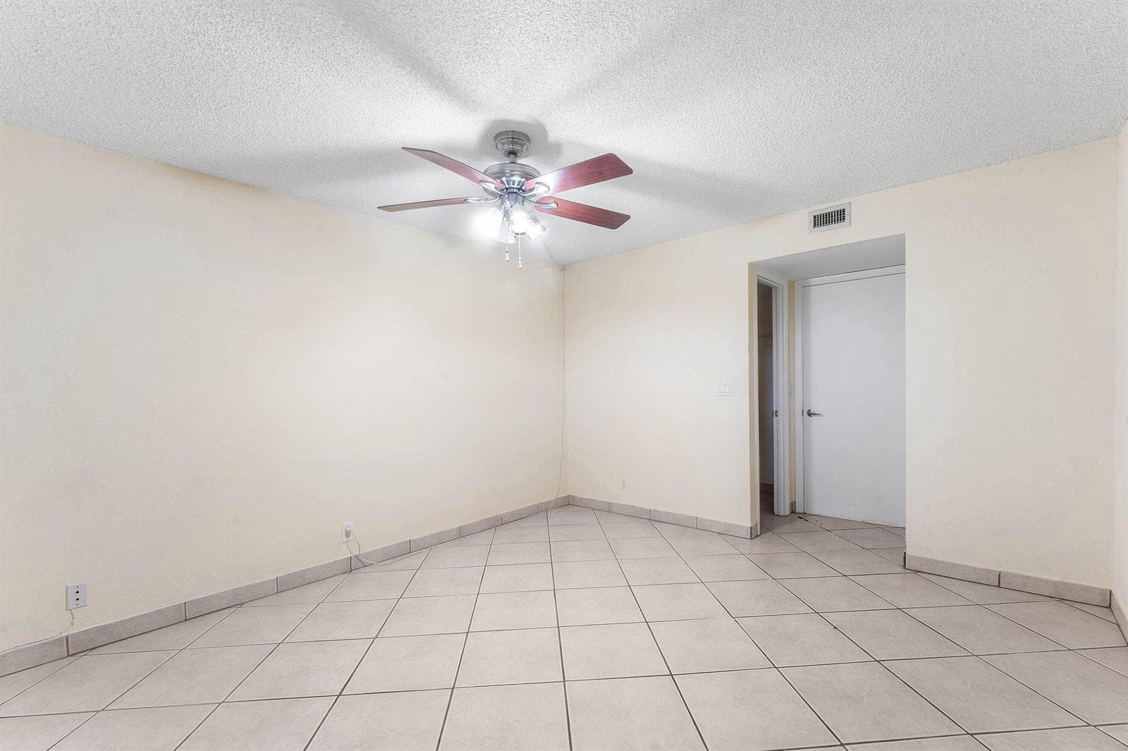 1030 Us Highway 1 413 photo 18