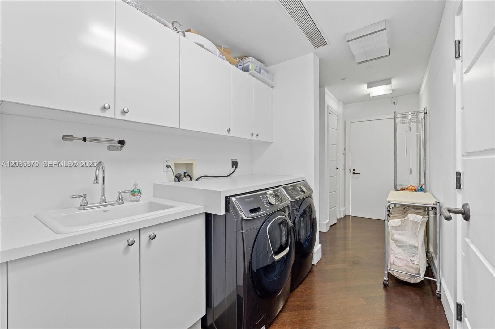 60 Edgewater Dr 9D photo 13