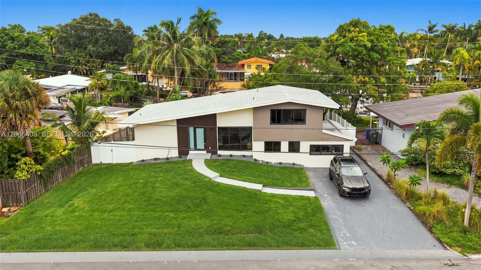2412 Sugarloaf Ln photo 1
