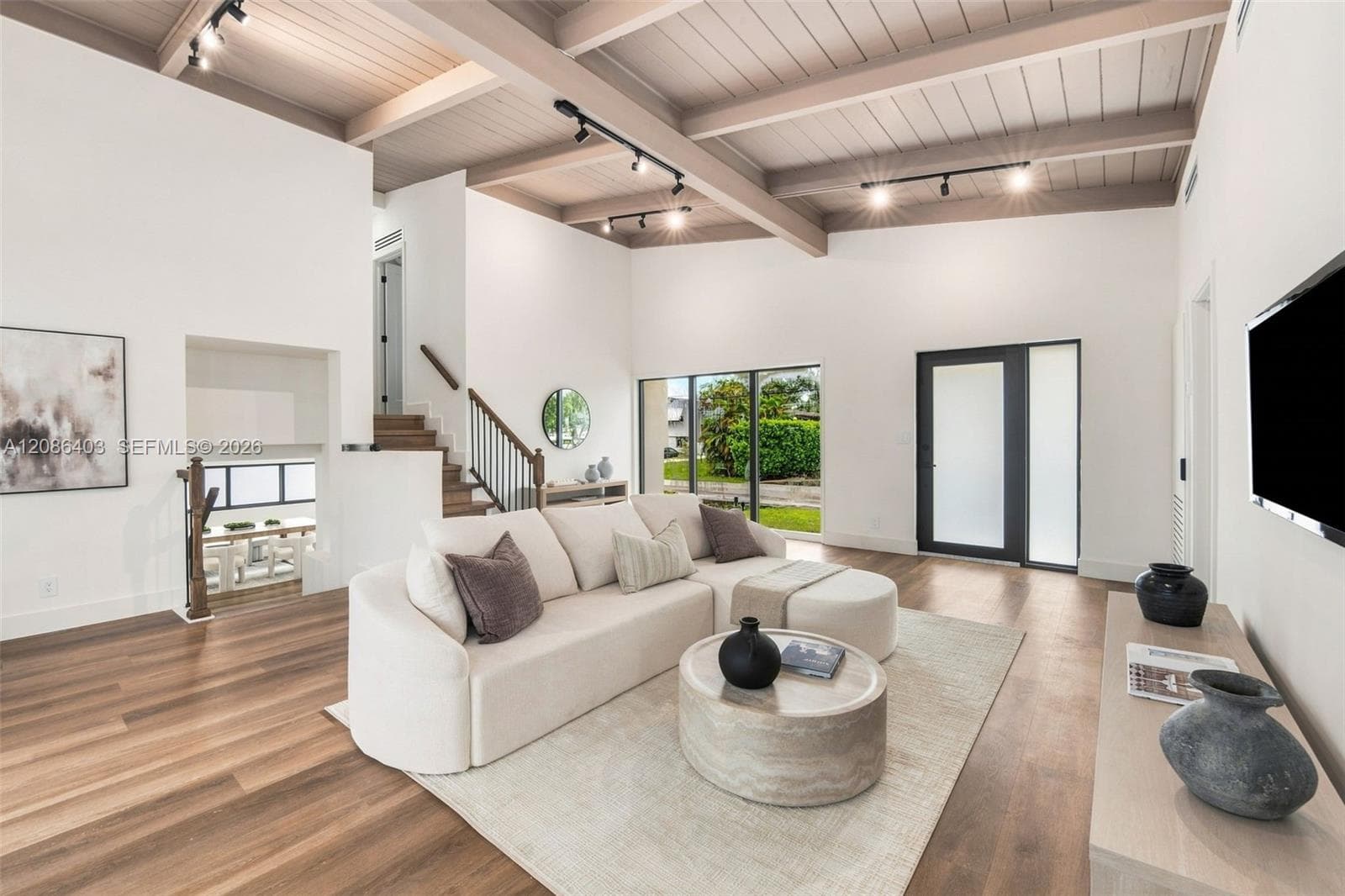 2412 Sugarloaf Ln photo 9