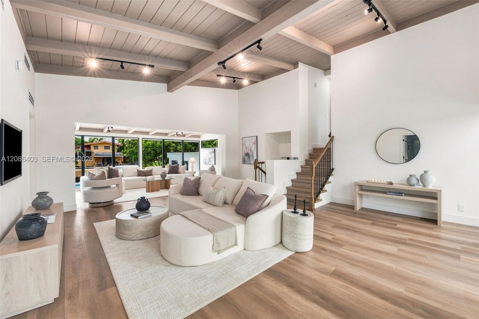 2412 Sugarloaf Ln photo 10