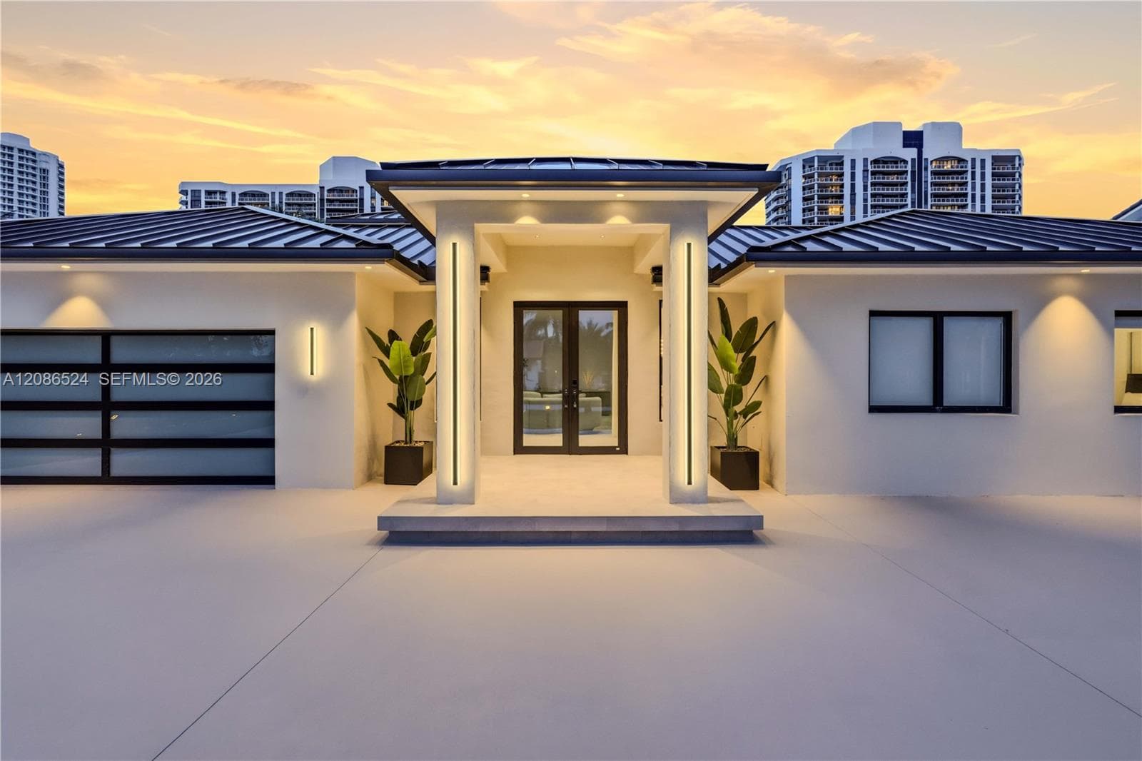 415 Holiday Dr photo 6