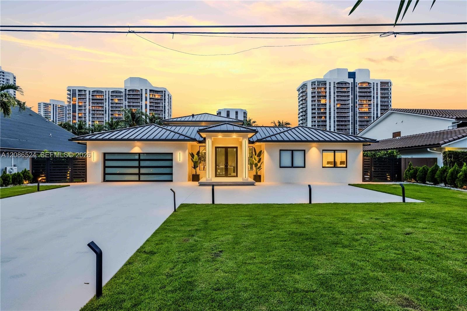 415 Holiday Dr photo 5