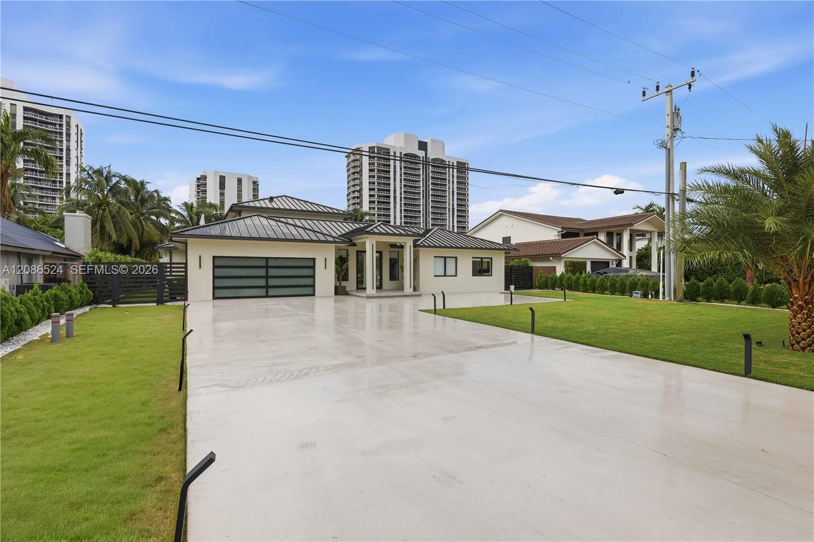 415 Holiday Dr photo 10