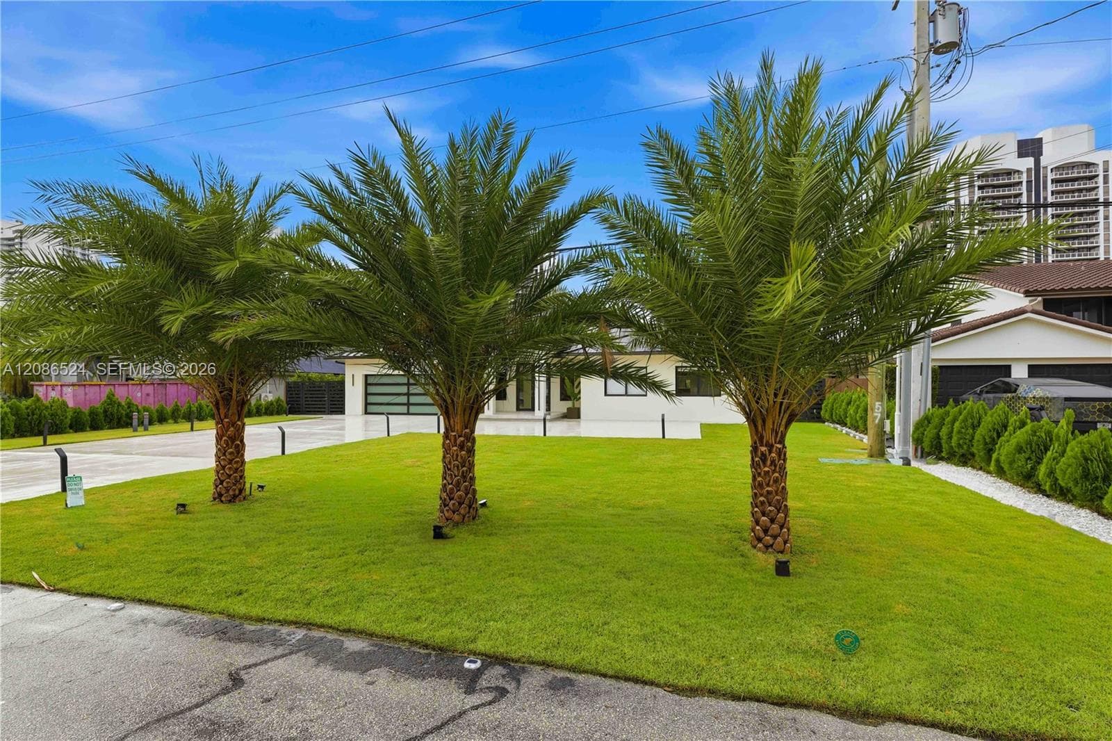 415 Holiday Dr photo 11