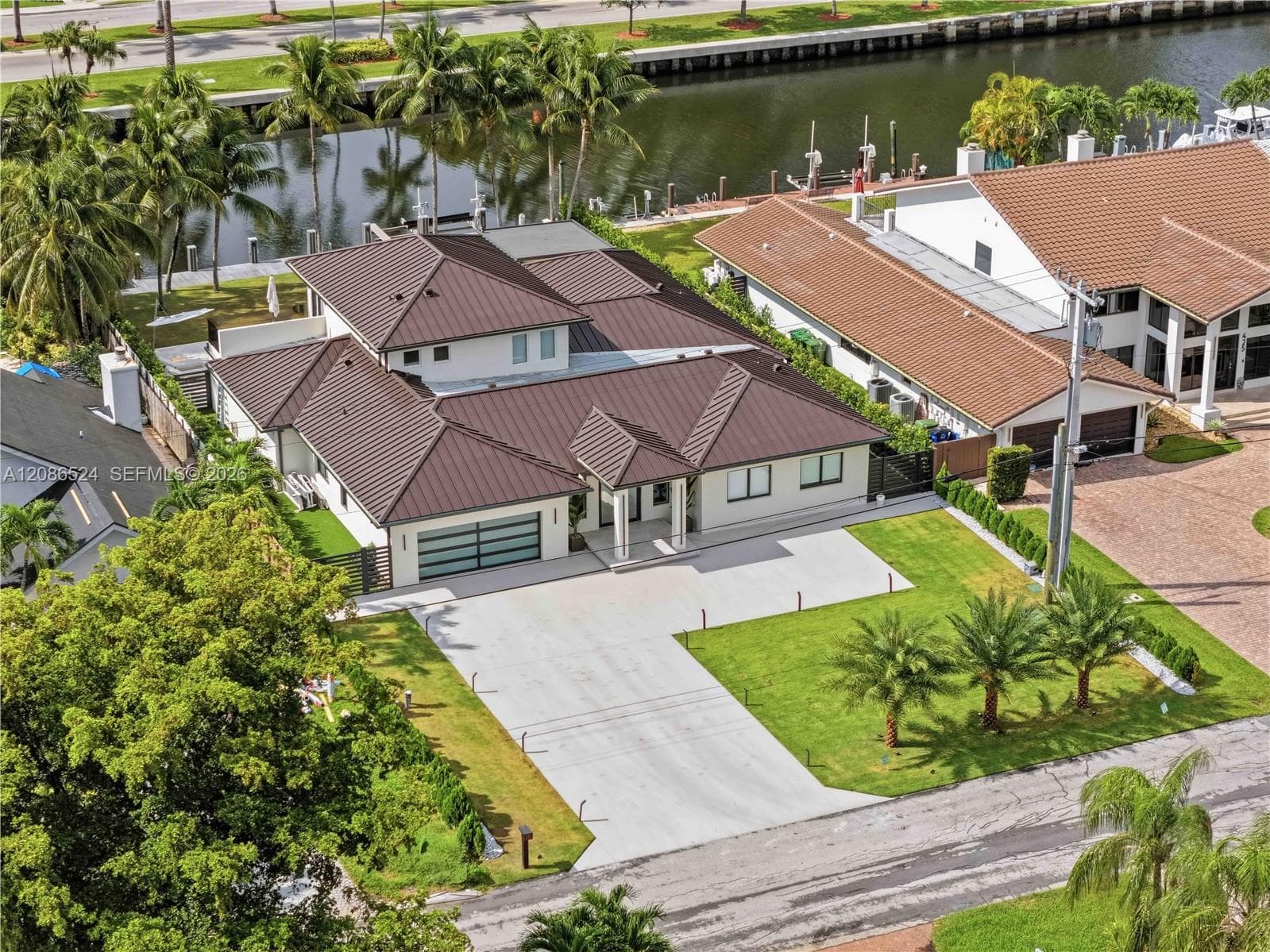 415 Holiday Dr photo 19
