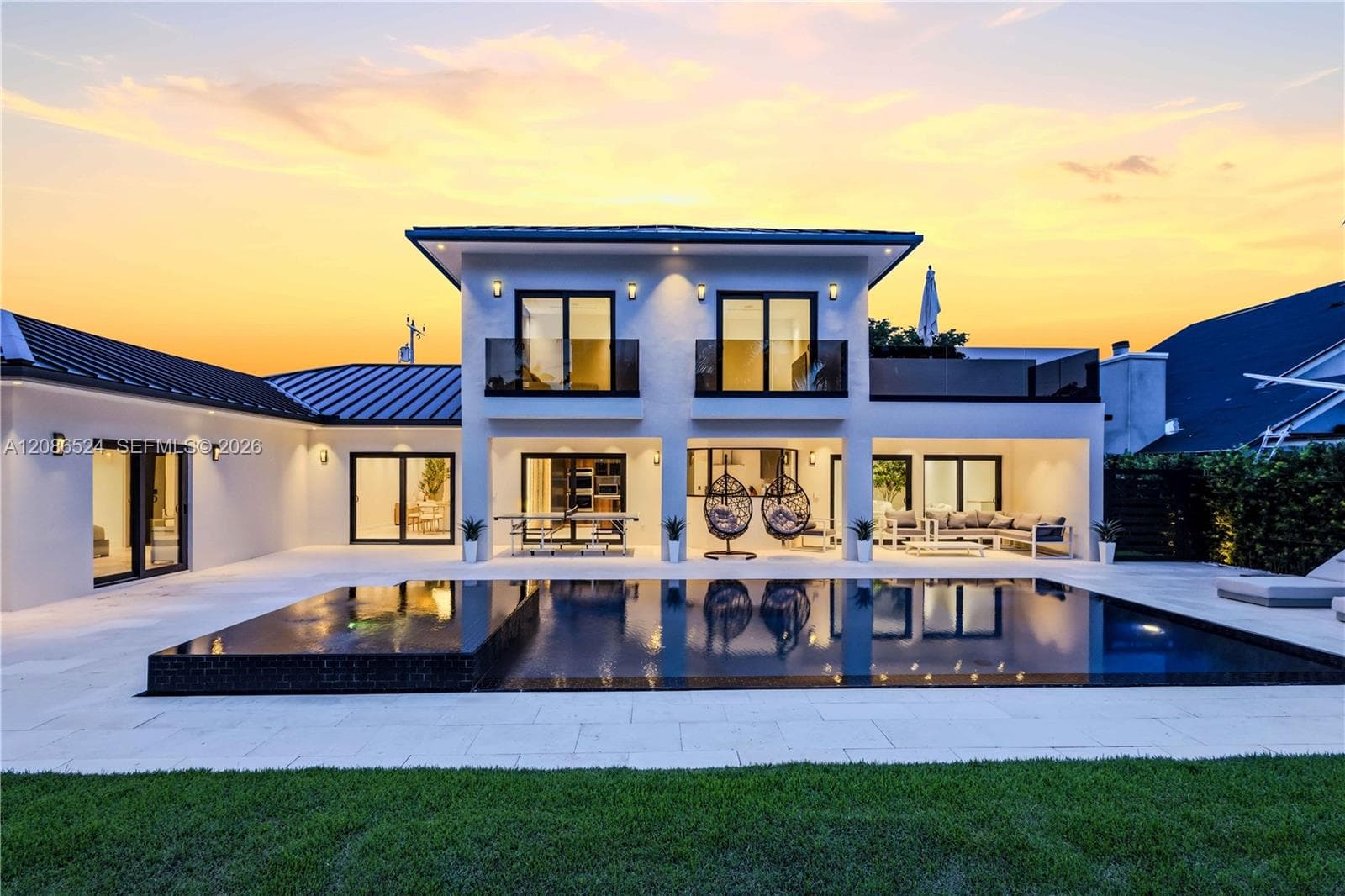 415 Holiday Dr photo 4