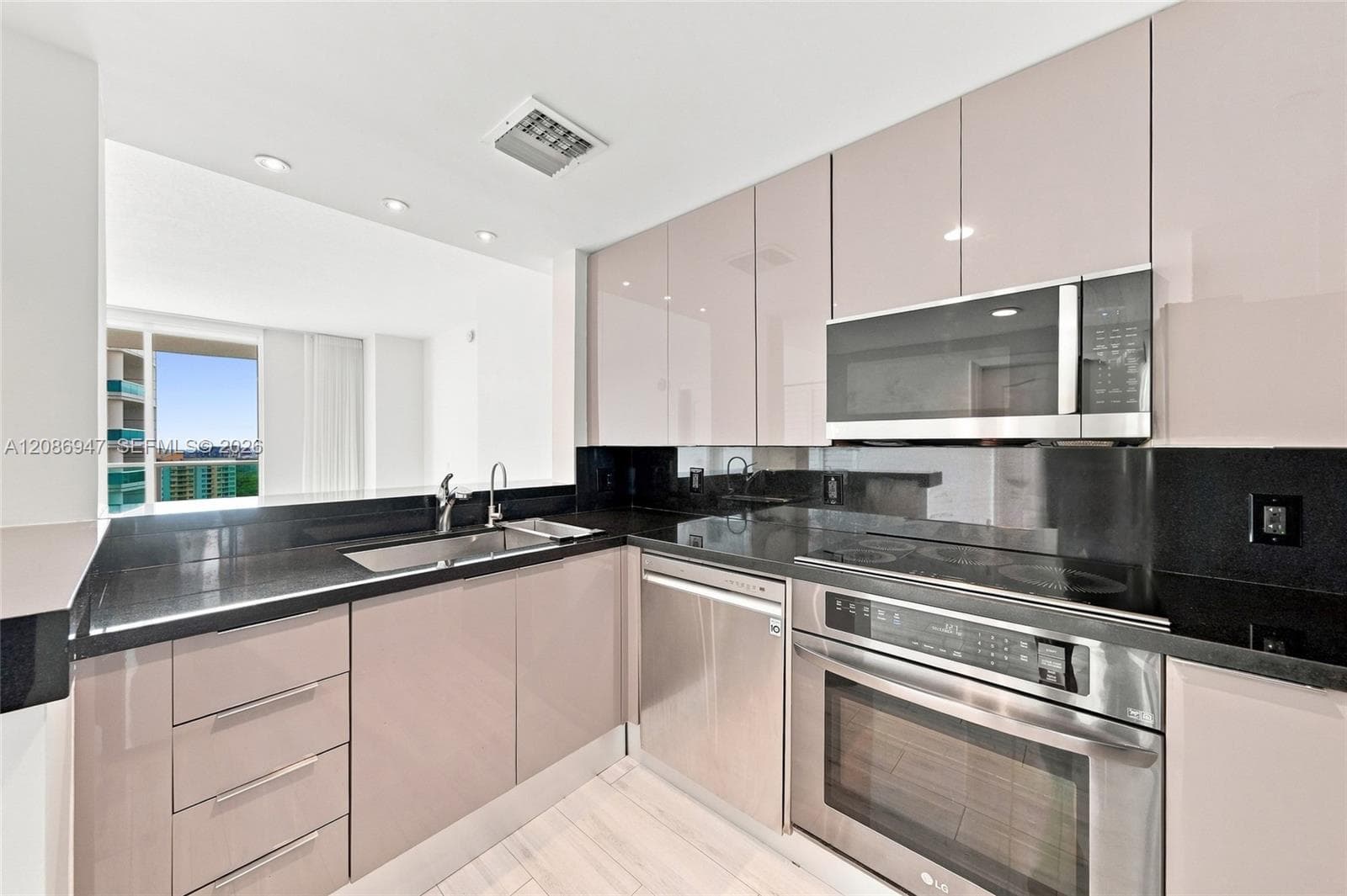 2101 Brickell Ave 3107 photo 1