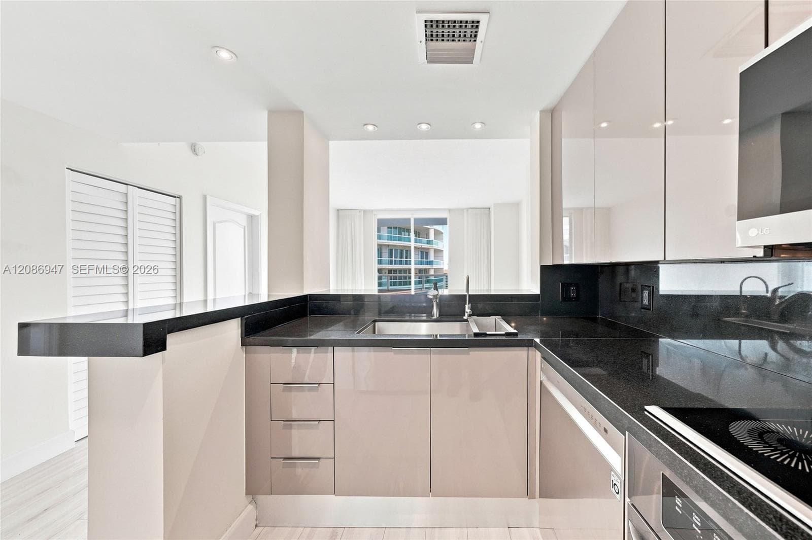 2101 Brickell Ave 3107 photo 11