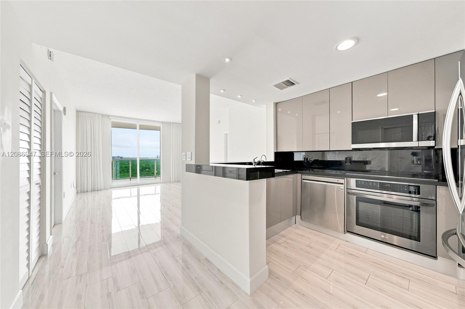 2101 Brickell Ave 3107 photo 8