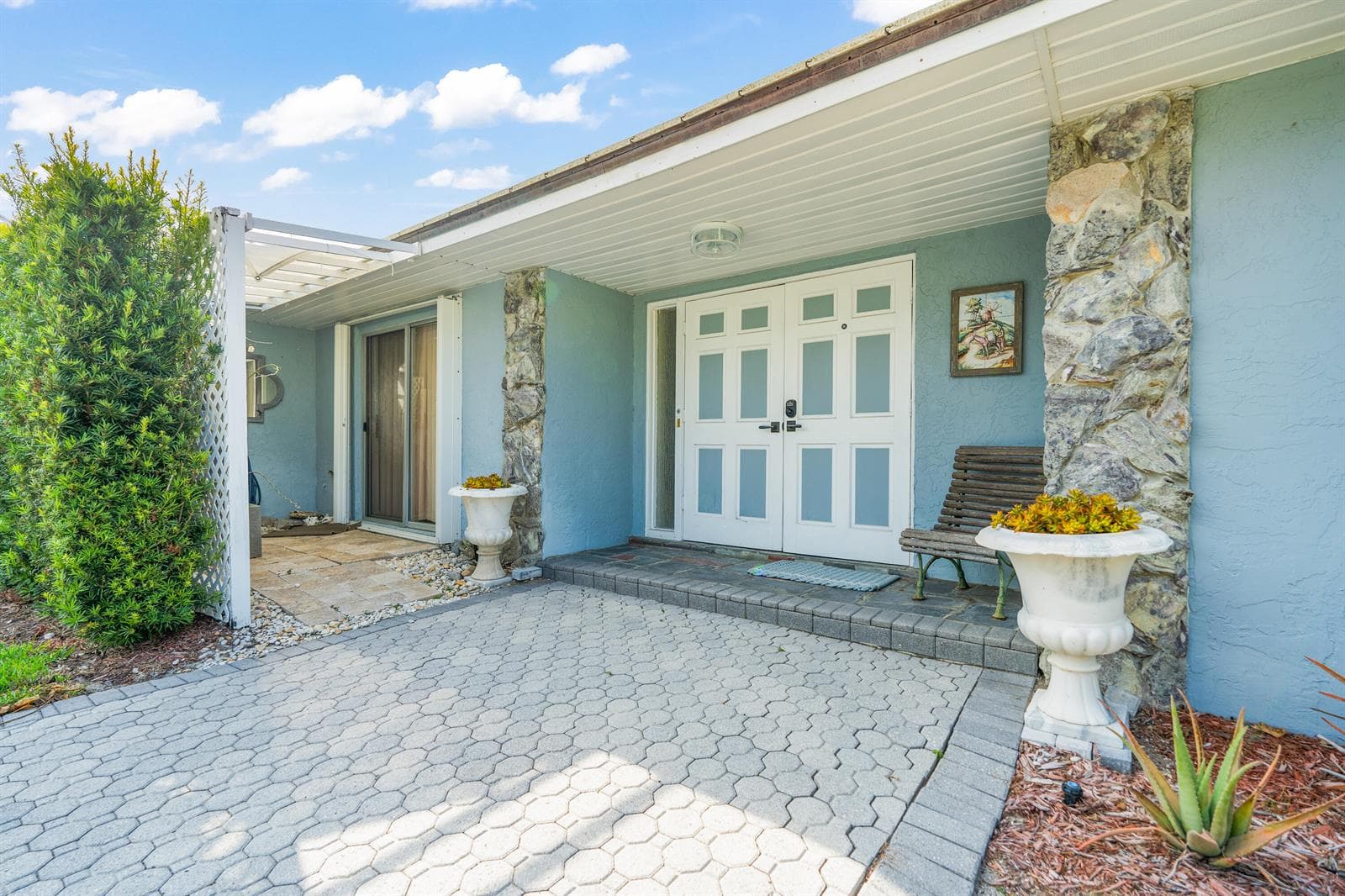 8945 SE HARBOR ISLAND Way photo 3