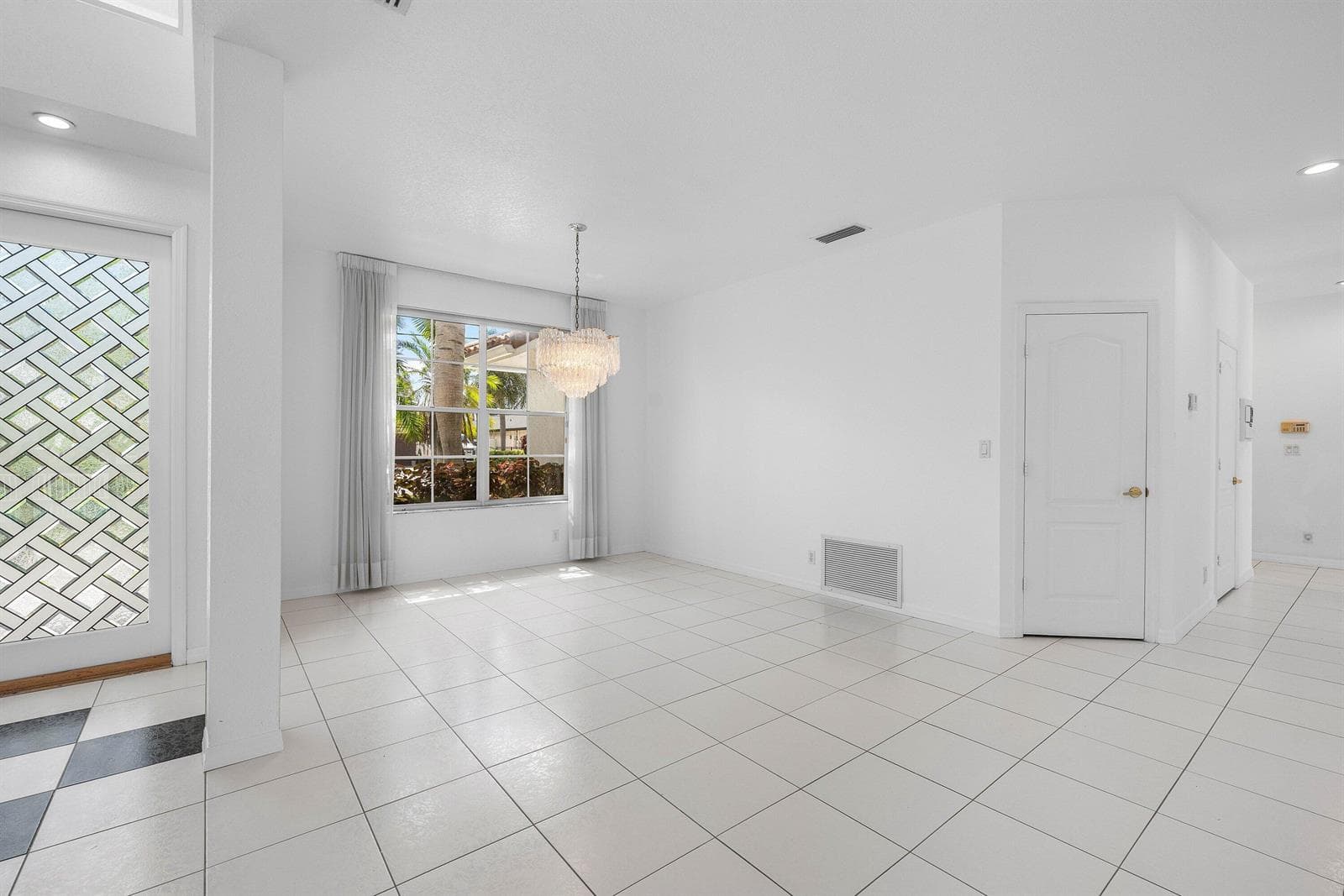 807 Coventry Street photo 18