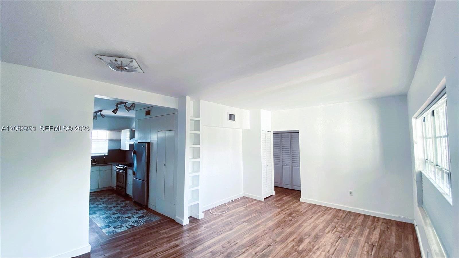 8620 Byron Ave 86208A photo 6