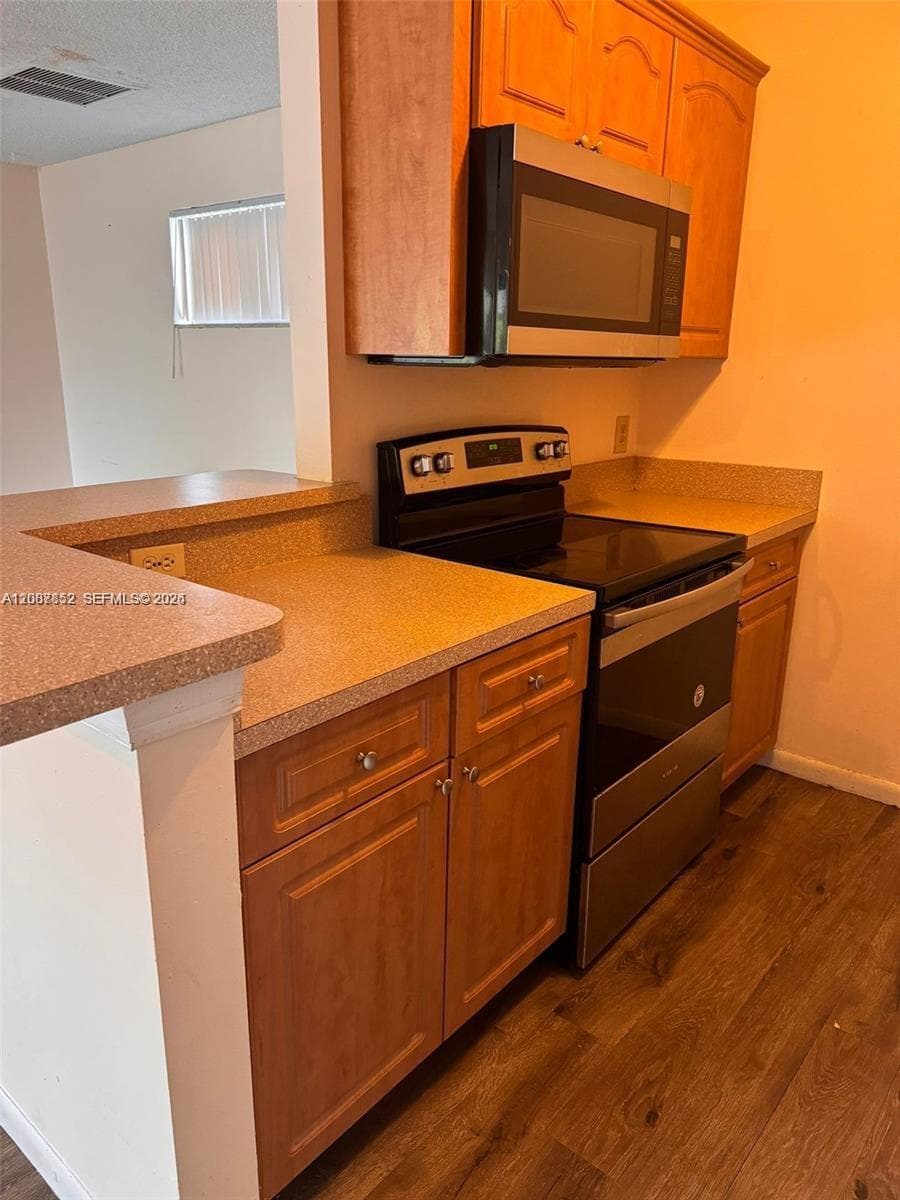 11 Crossings Cir F photo 3