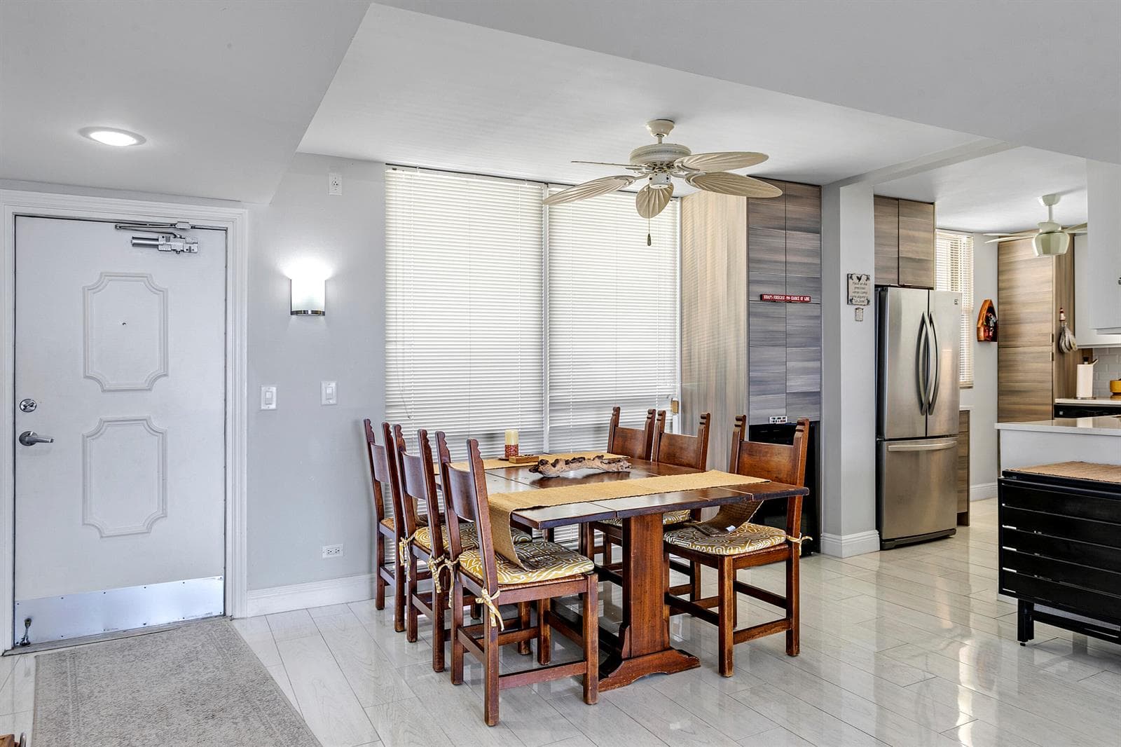 132 LAKESHORE Drive 220 photo 6