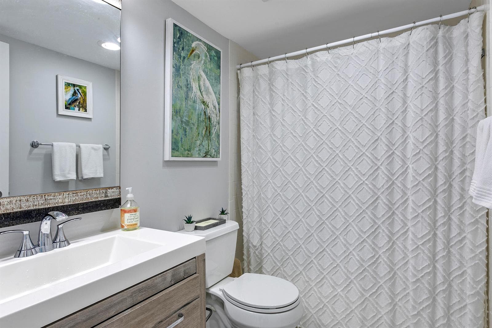 132 LAKESHORE Drive 220 photo 16
