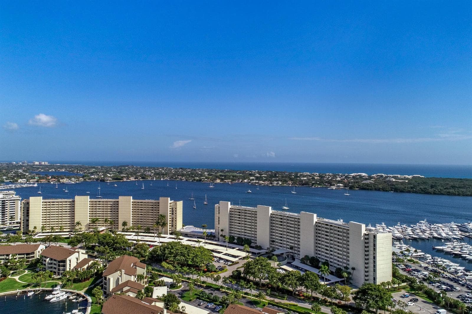 132 LAKESHORE Drive 220 photo 1