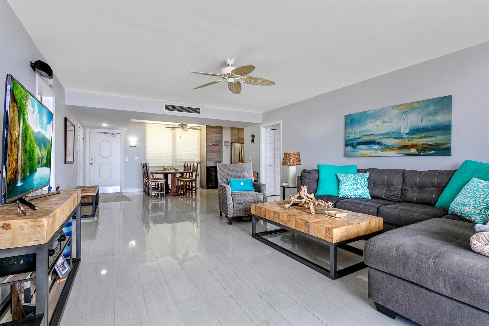 132 LAKESHORE Drive 220 photo 9