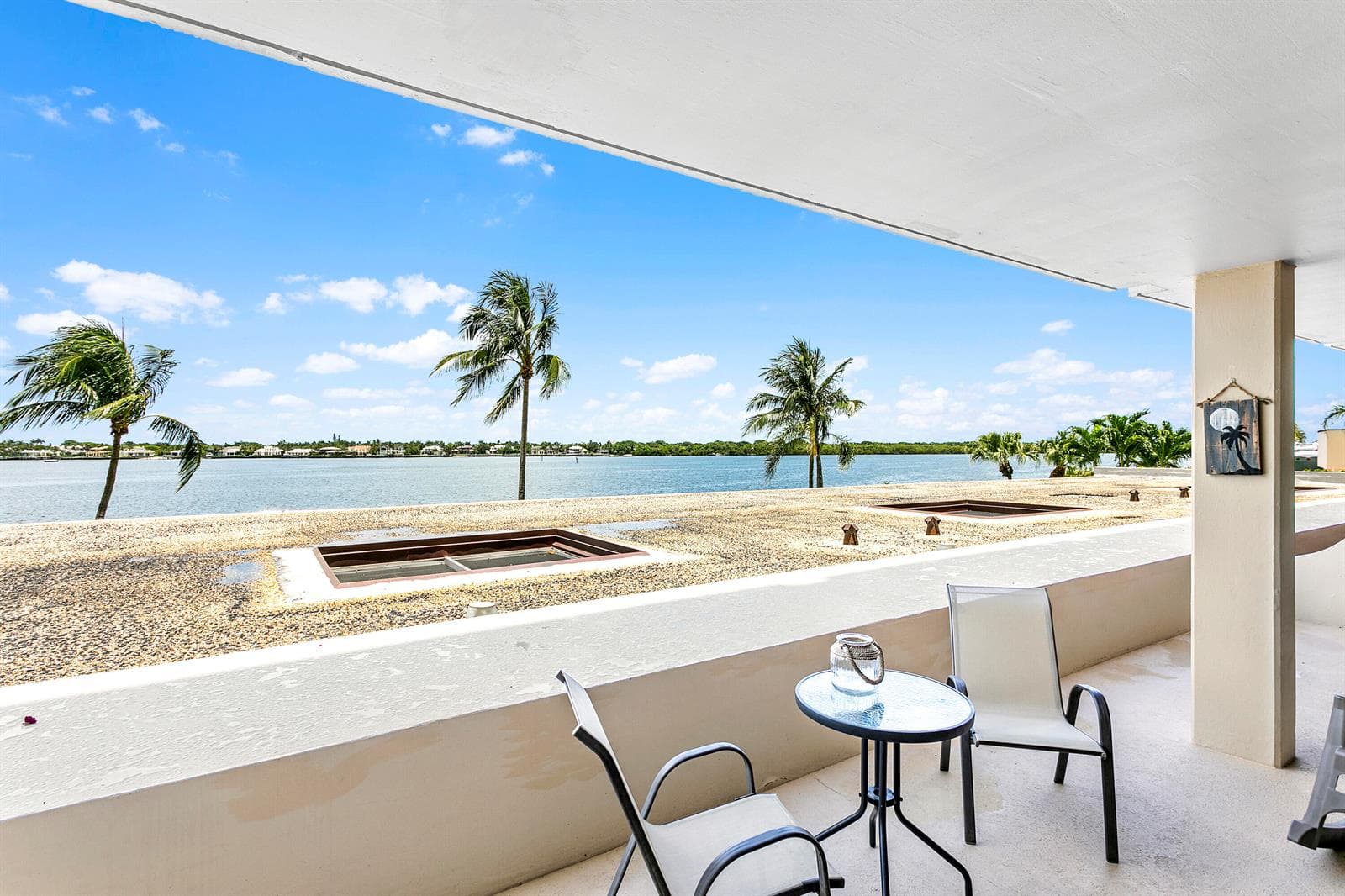 132 LAKESHORE Drive 220 photo 18