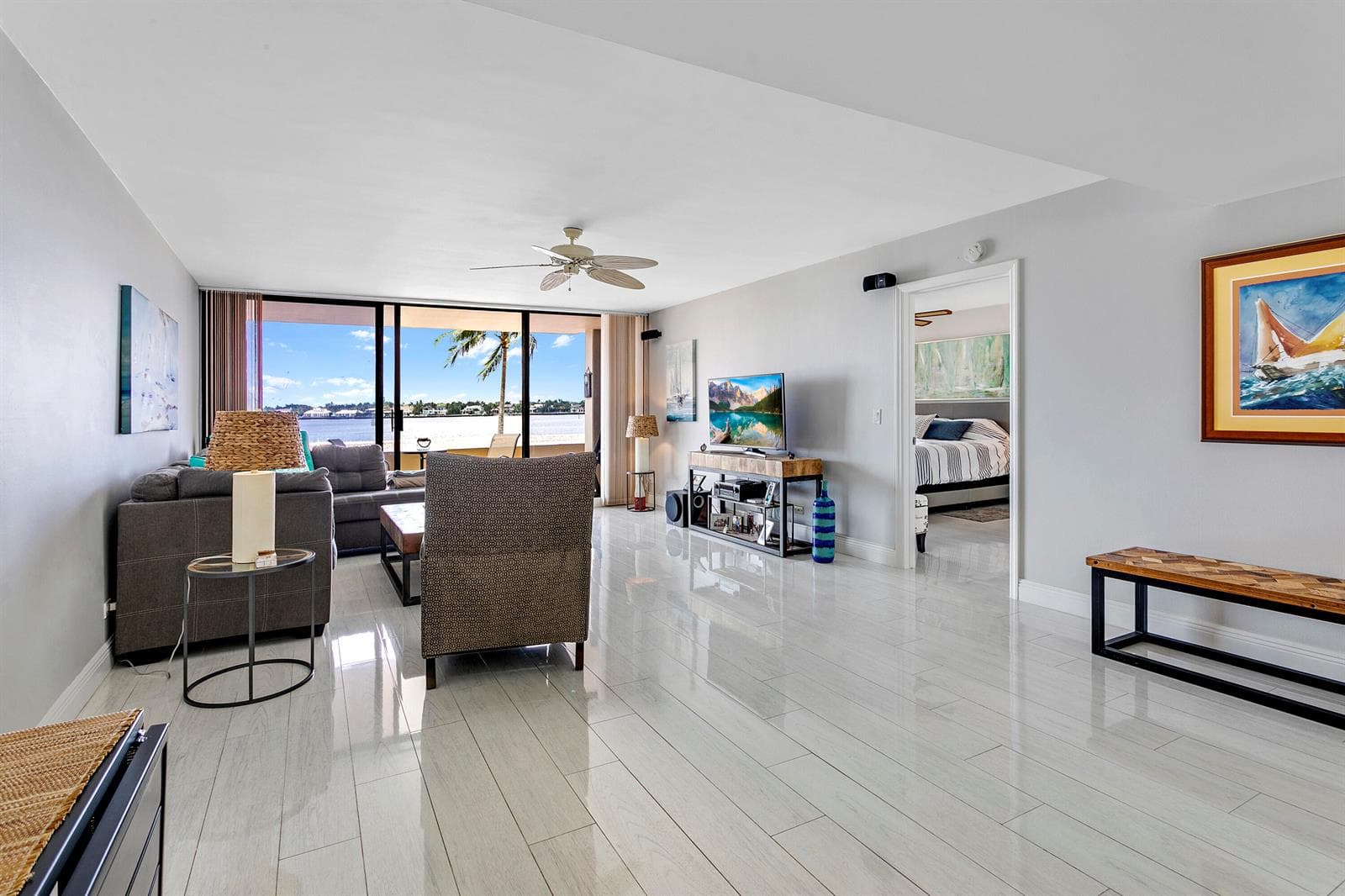 132 LAKESHORE Drive 220 photo 11
