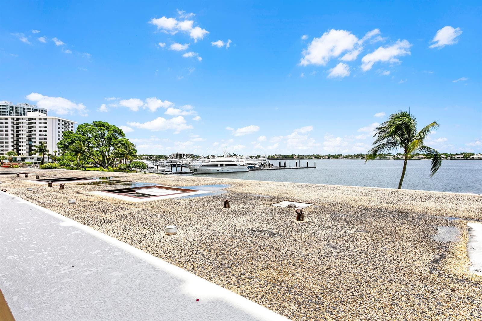 132 LAKESHORE Drive 220 photo 19