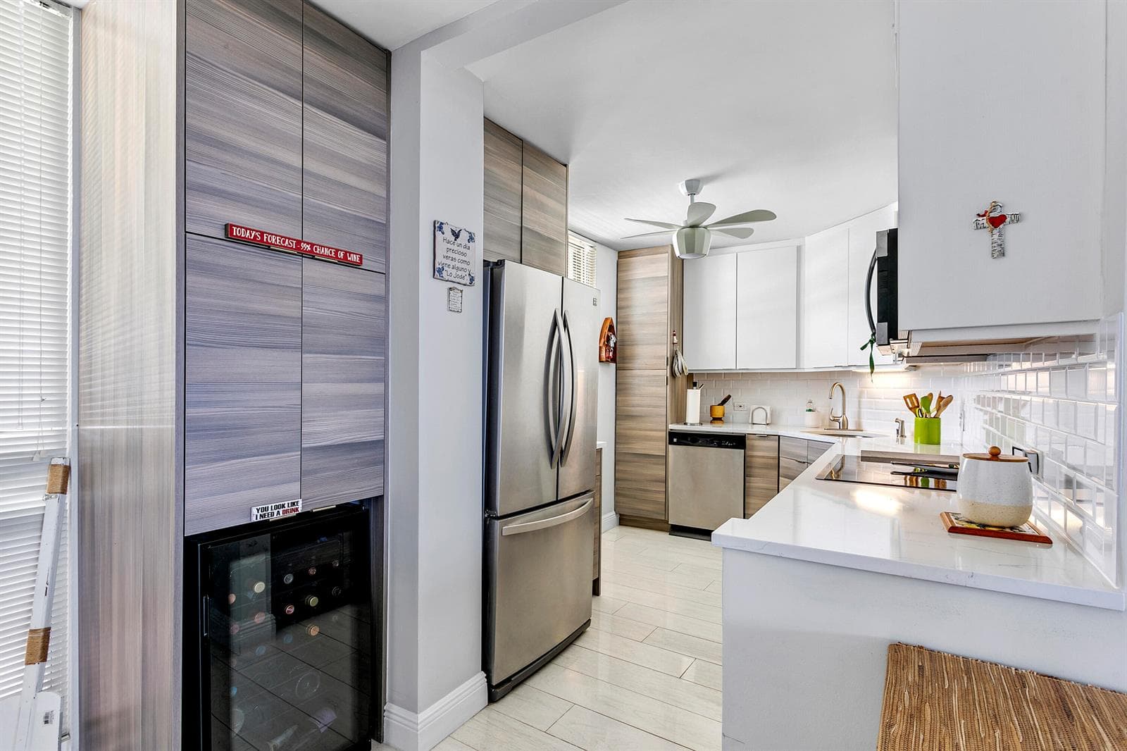 132 LAKESHORE Drive 220 photo 4