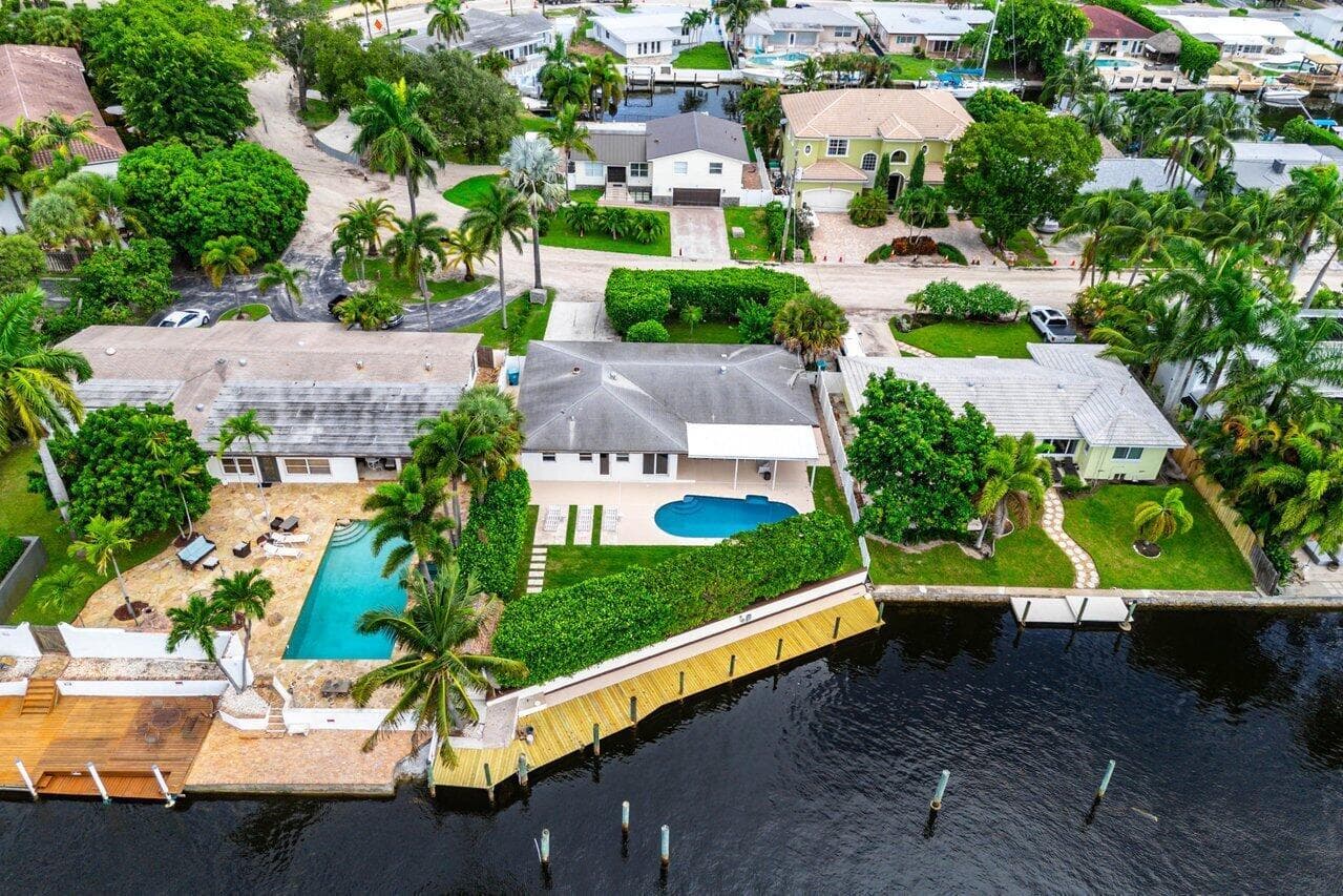 638 Shore Drive photo 2