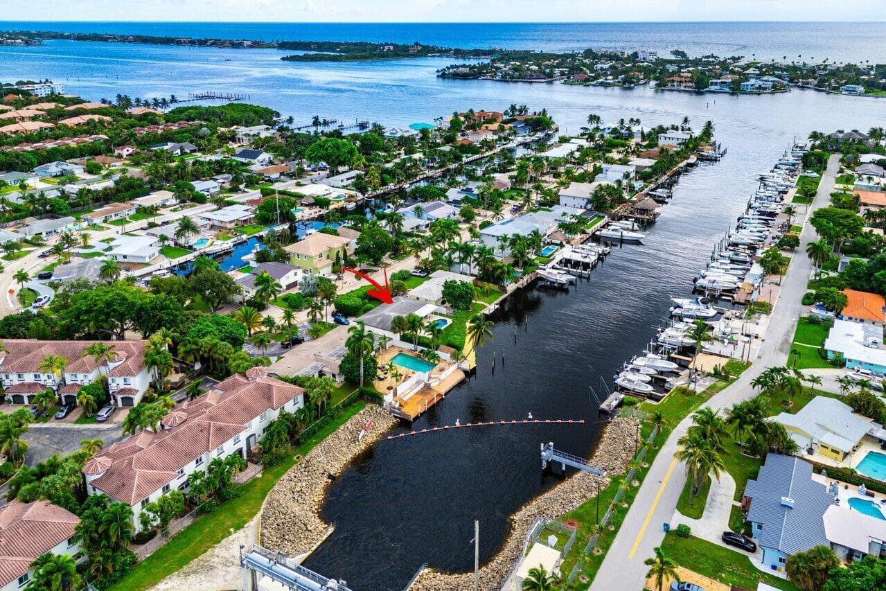 638 Shore Drive photo 1