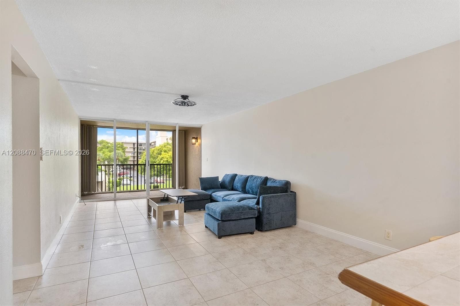 4 Royal Palm Way 3080 photo 2