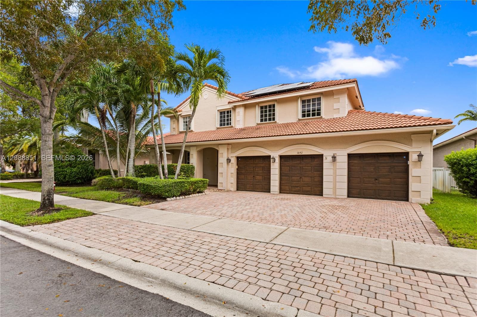 1642 Blue Jay Cir photo 2