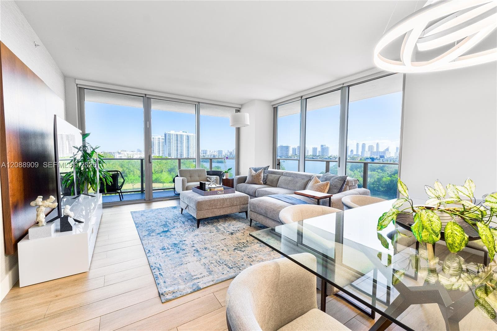 16385 Biscayne Blvd 707 photo 1