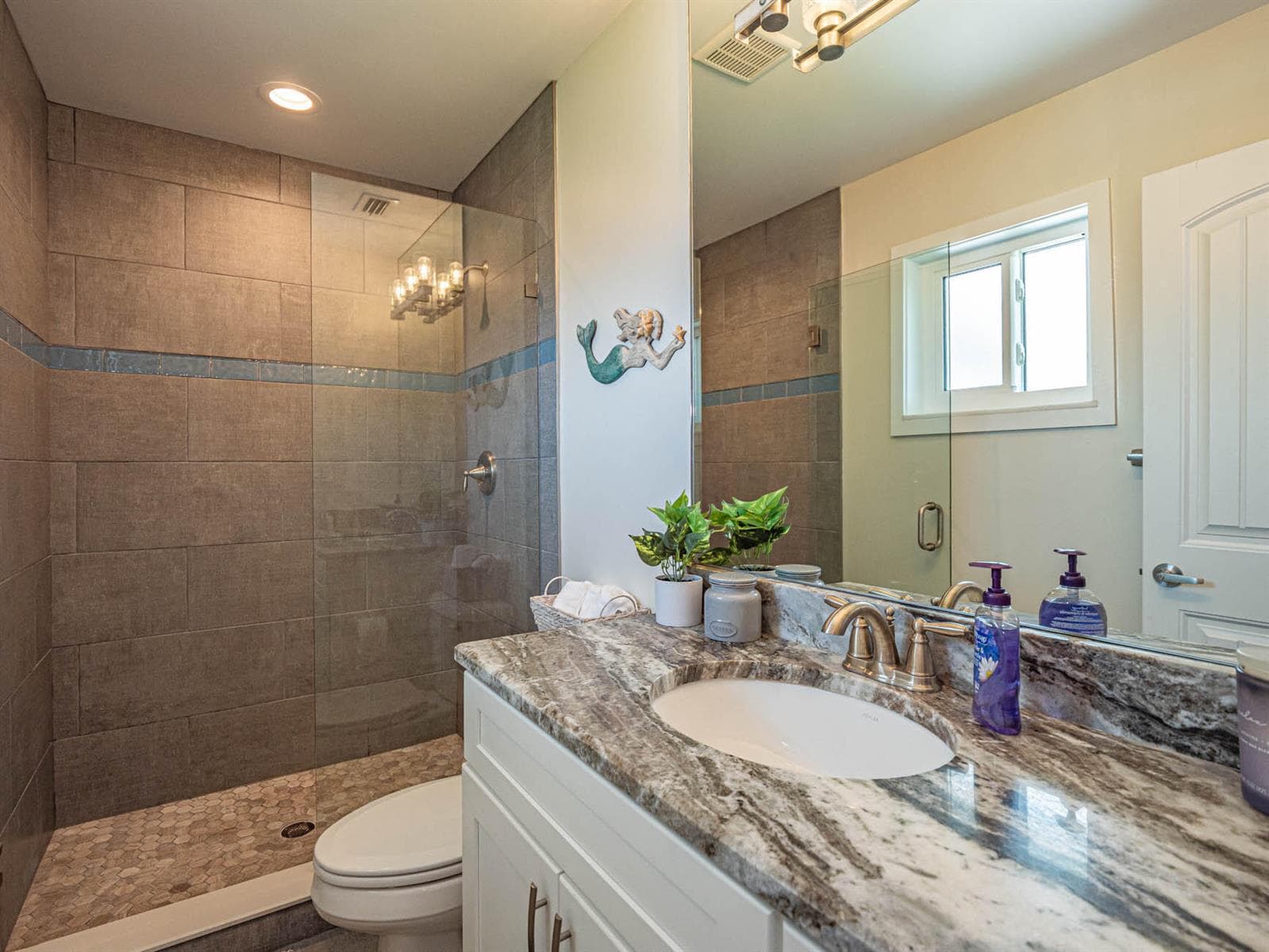 255 MARINA Drive photo 12