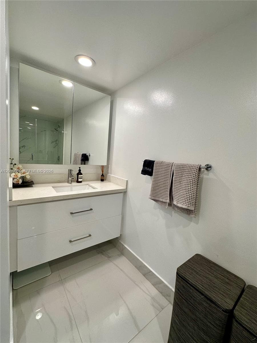 5600 Collins Ave 8P photo 18