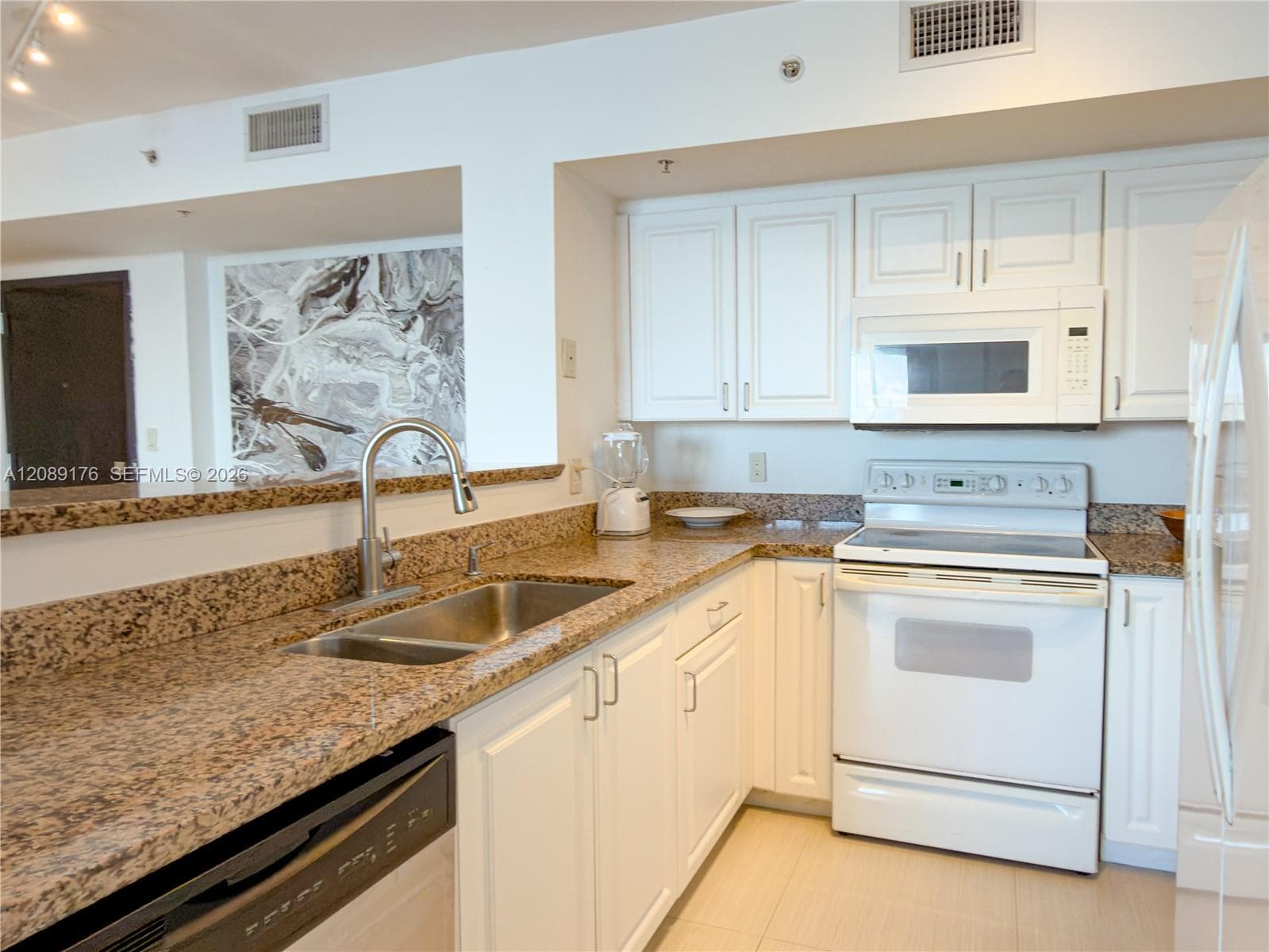 90 Alton Rd 1710 photo 7