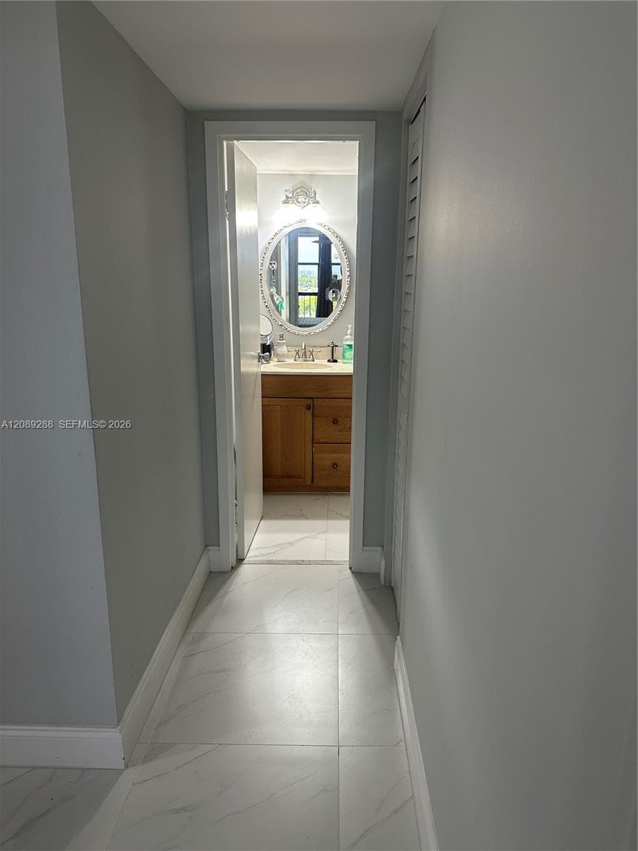 600 Parkview Dr 627 photo 18