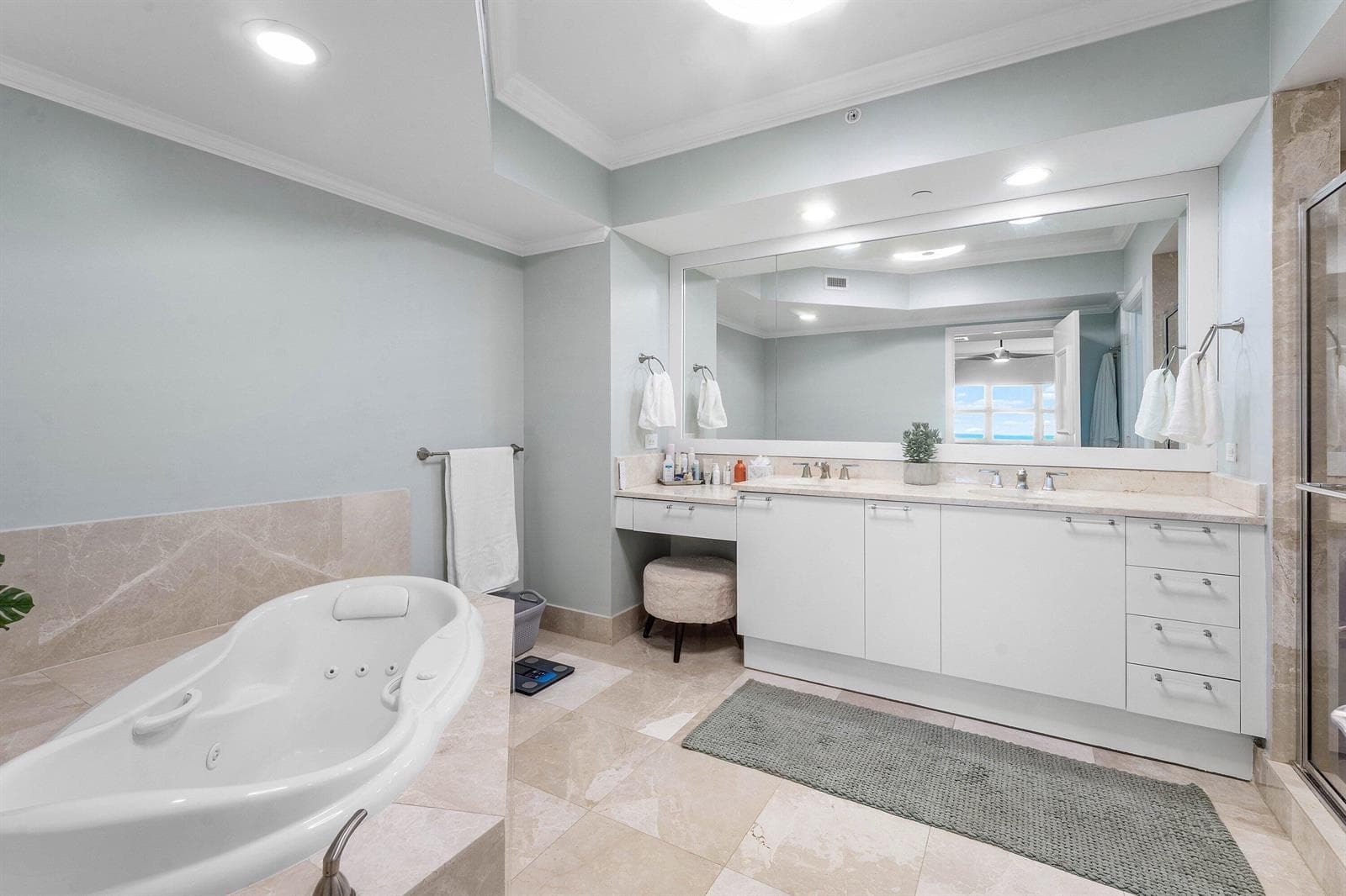 2640 Lake Shore Drive 1210 photo 18