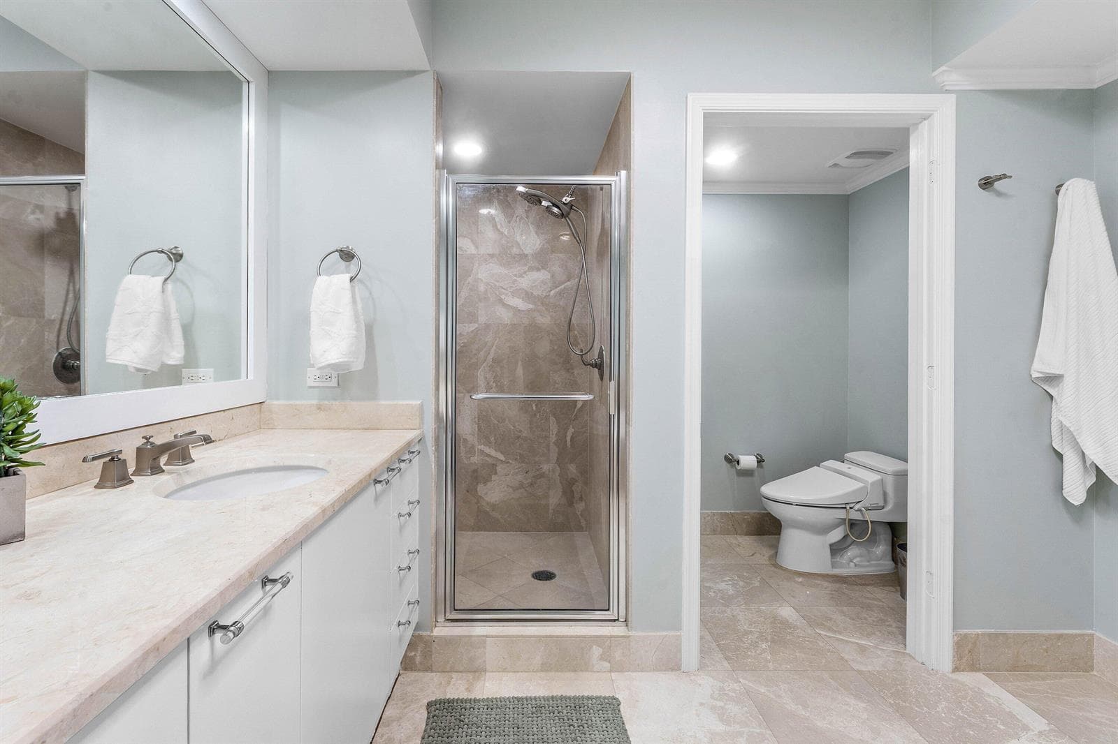 2640 Lake Shore Drive 1210 photo 19