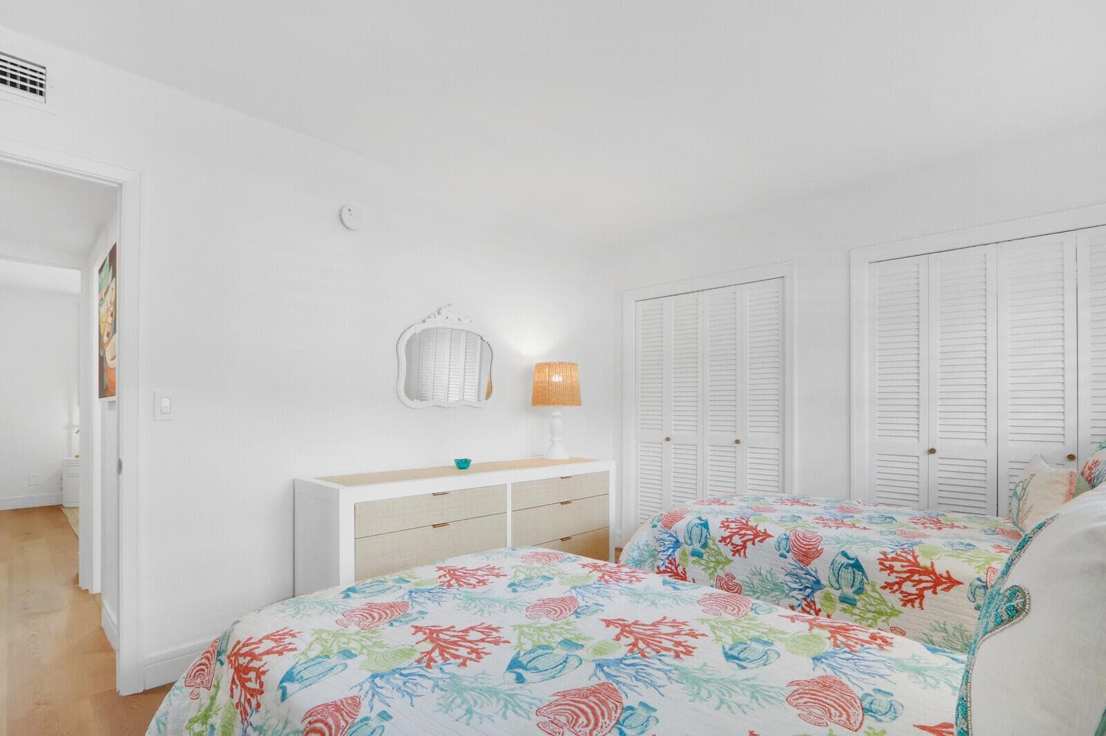 139 Sunrise Avenue 1090 photo 23