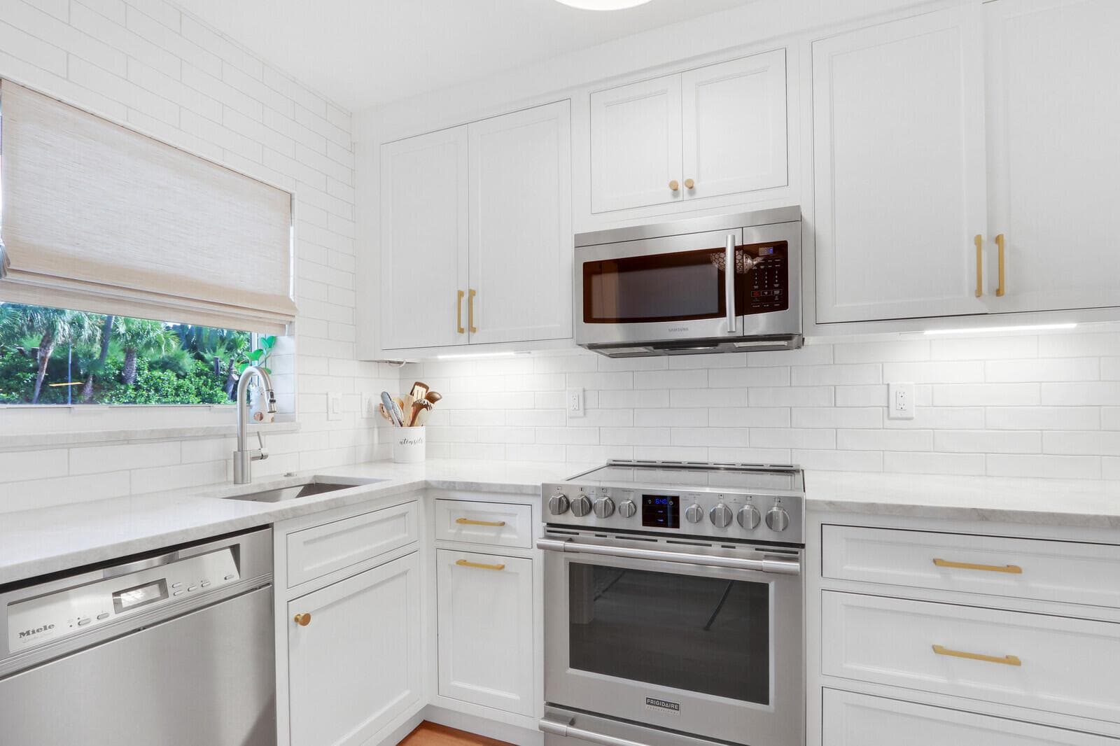 139 Sunrise Avenue 1090 photo 9