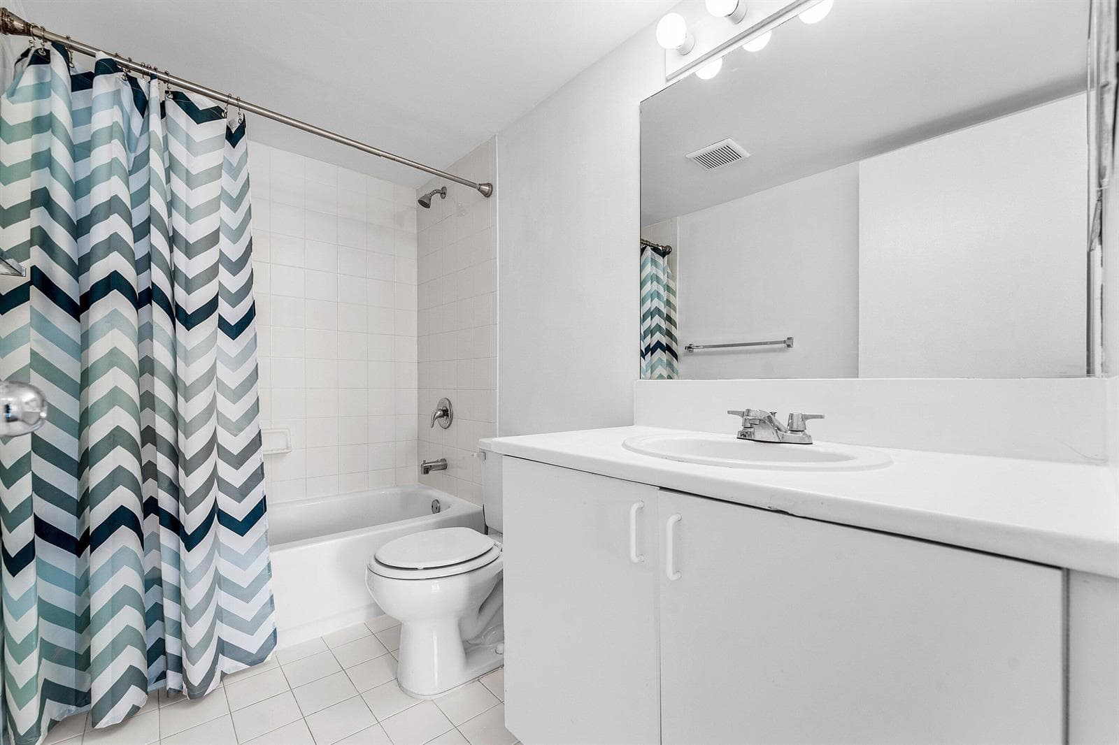 167 YACHT CLUB Way 205 photo 17