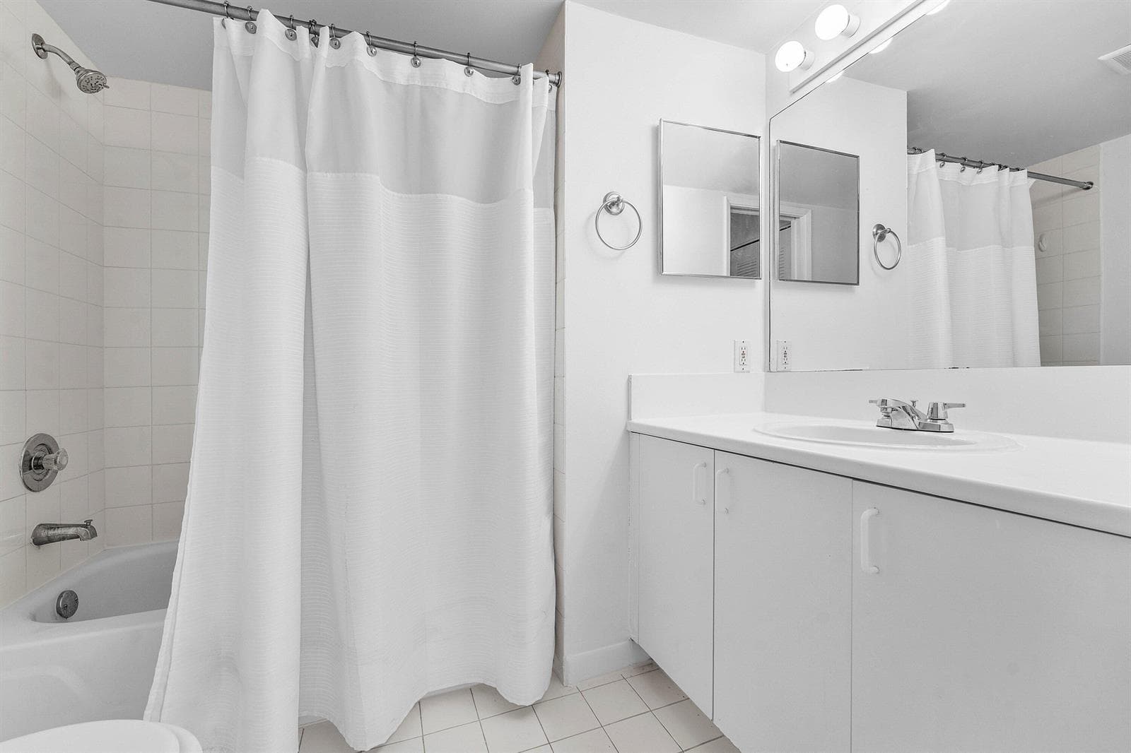 167 YACHT CLUB Way 205 photo 22