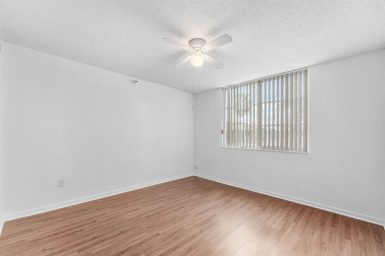 167 YACHT CLUB Way 205 photo 14