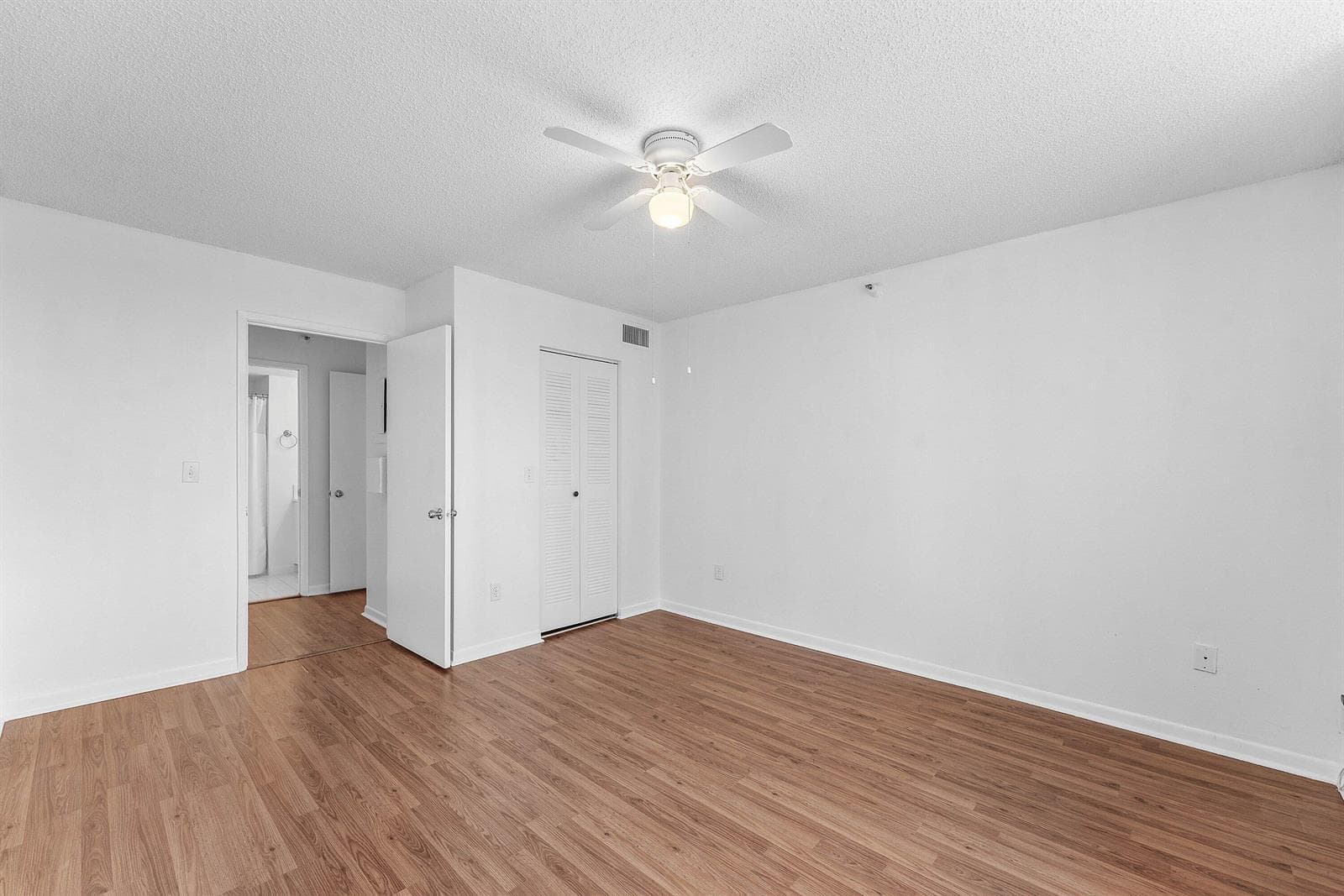 167 YACHT CLUB Way 205 photo 15