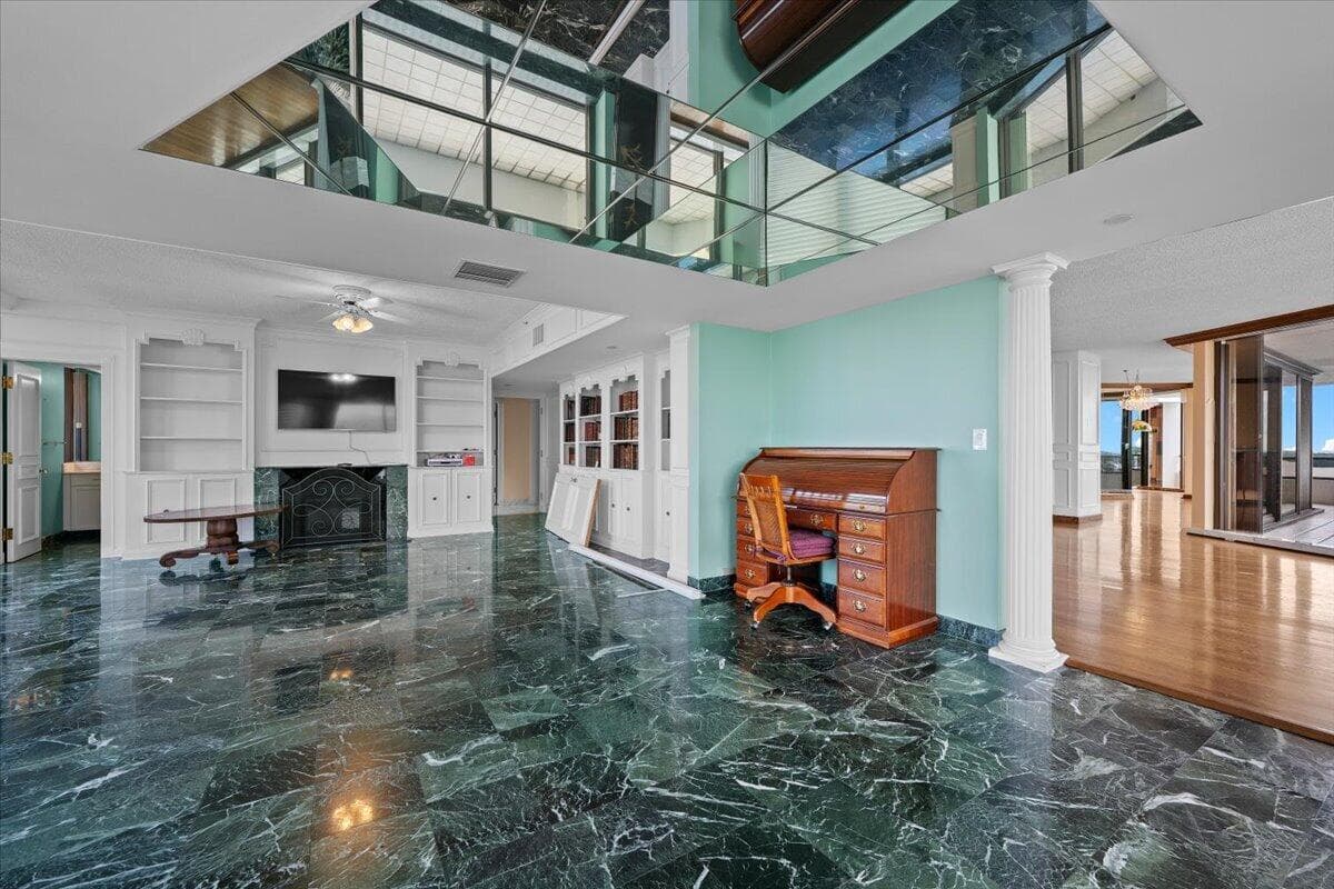 100 Lakeshore Drive 558 photo 17